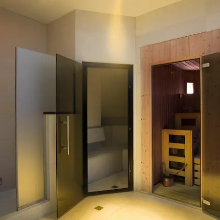 Crowne Plaza By Ihg Hotel 4*