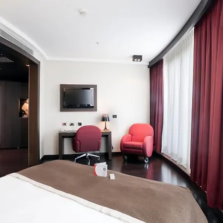 Crowne Plaza By Ihg Hotel 4*
