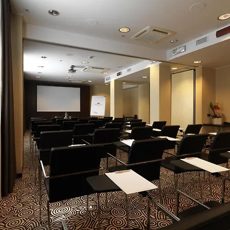 Crowne Plaza By Ihg Hotel 4*