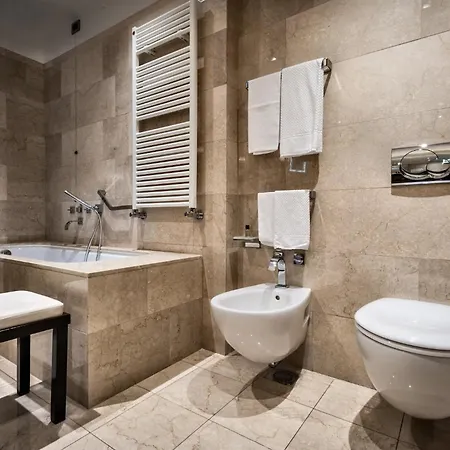 Crowne Plaza By Ihg Hotel