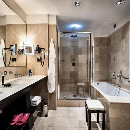 Crowne Plaza By Ihg Hotel 4*
