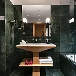 Crowne Plaza By Ihg Hotel 4*