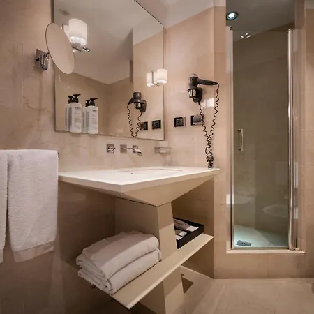 Crowne Plaza By Ihg Hotel 4*
