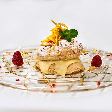 Crowne Plaza By Ihg Szálloda 4*