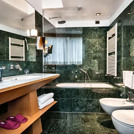 Crowne Plaza By Ihg