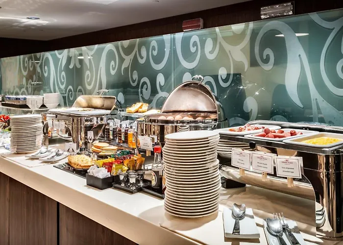 Crowne Plaza By Ihg Hotel 4*