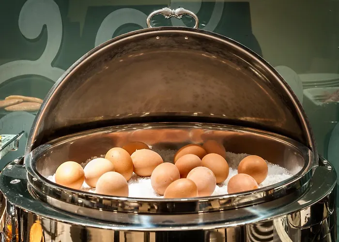 Crowne Plaza By Ihg Hotel 4*