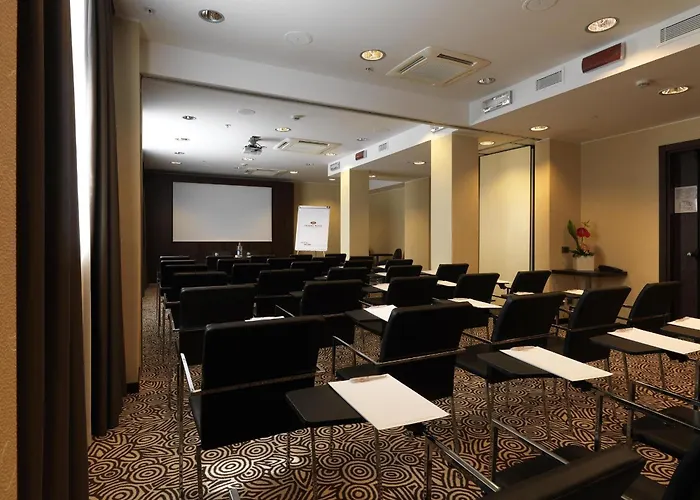 Crowne Plaza By Ihg 4*